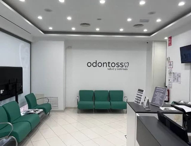 Odontoss instalaciones y personal clínica Antequera