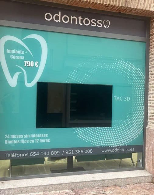 Odontoss instalaciones y personal clínica Antequera